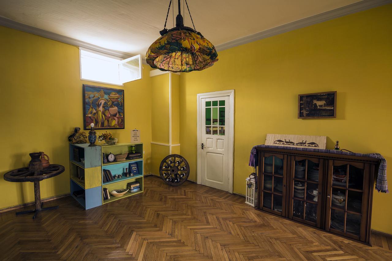 Royz Hostel Тбилиси Екстериор снимка